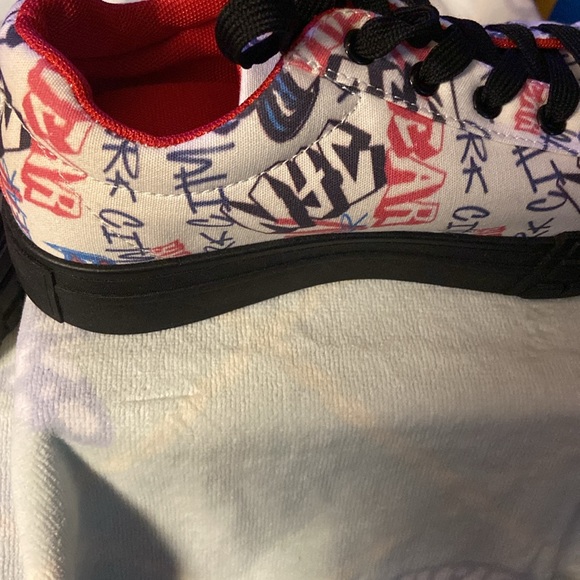 Rocawear women sneakers, size 8 , white with multi color graffiti, red footbed - Picture 5 of 8